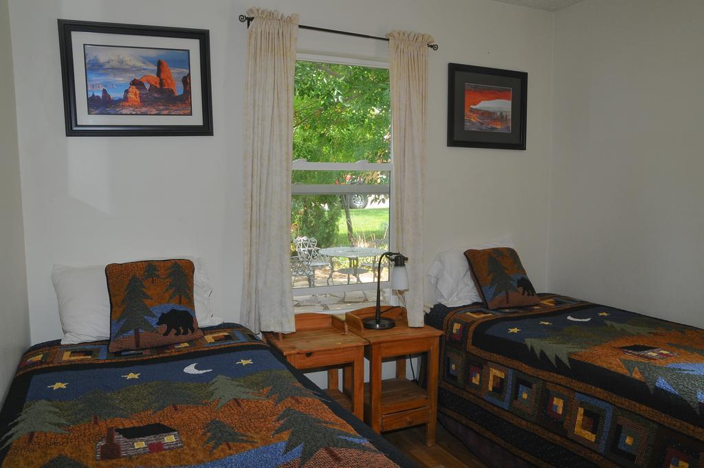 Cottonwood Cottage Moab Room photo