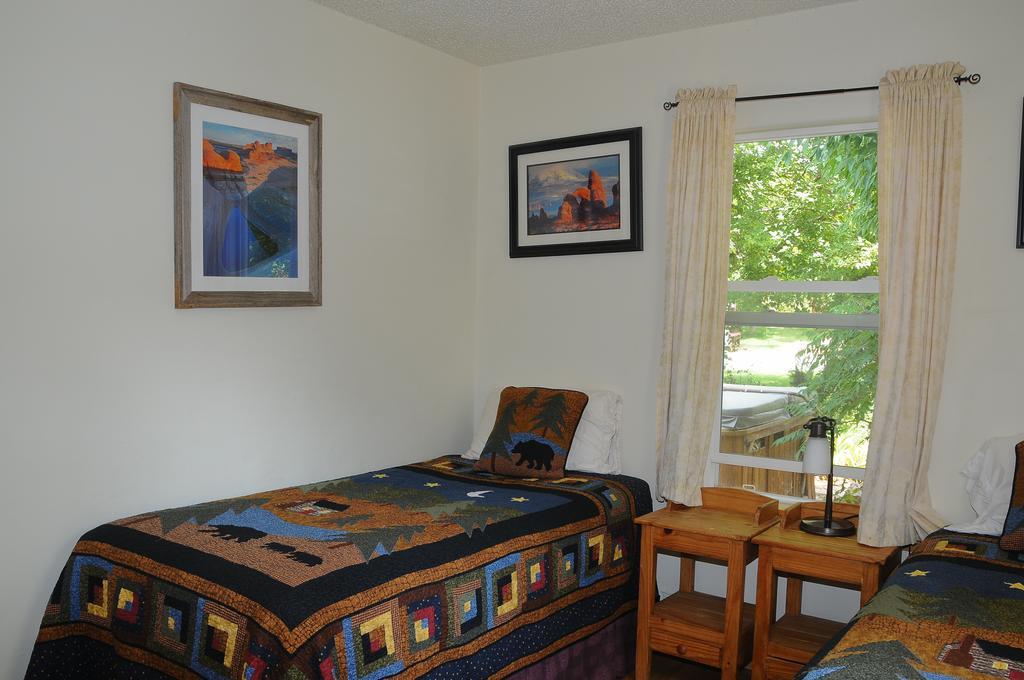 Cottonwood Cottage Moab Room photo